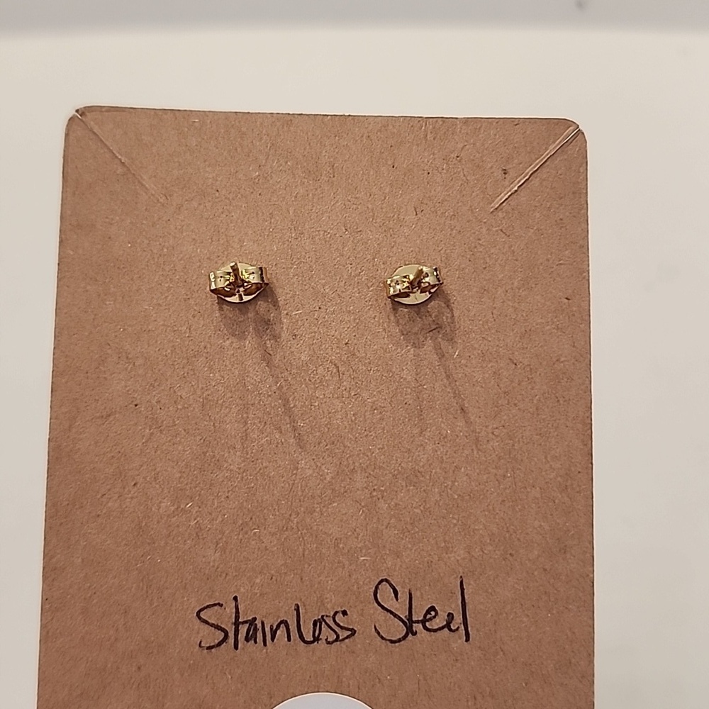 Gold NWOT Stainless Steel Fly8ng Birds Stud Earrings - Picture 5 of 6